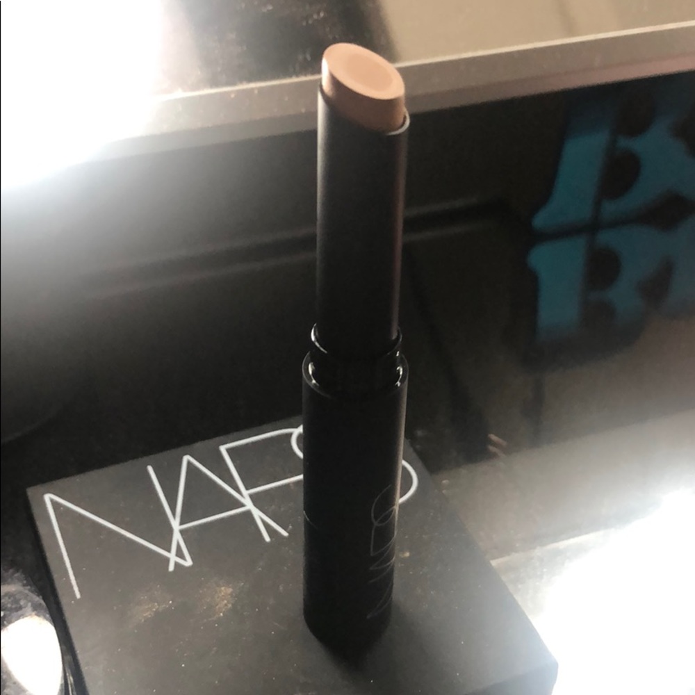 Nars stick concealer Medium 1 “custard”